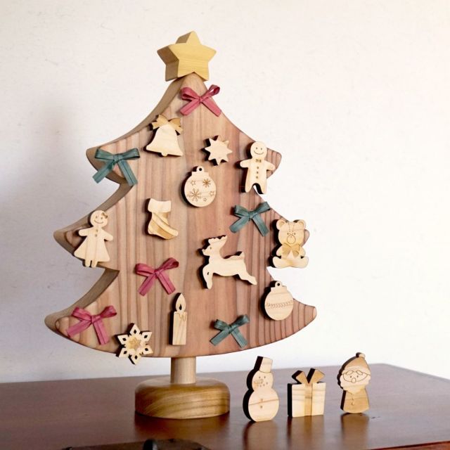 磁石で飾るクリスマスツリー