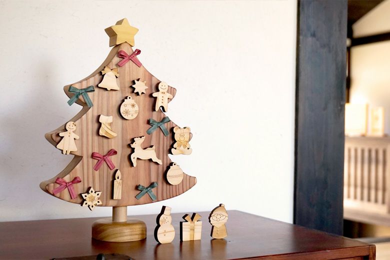 磁石で飾るクリスマスツリー 出産祝いに木のおもちゃ